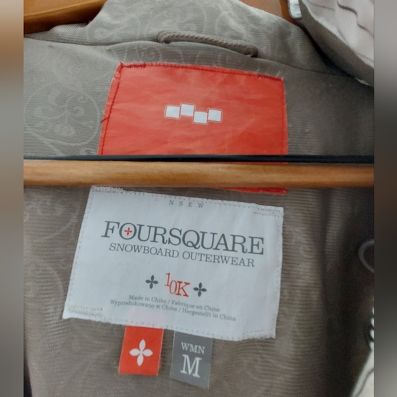 Ski jacket 🎿 bundle with matching ski pants for deal - Picture 3 of 10